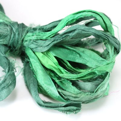 Ruban de soie de sari vert pour couture, artisanat, art textile, création bijoux