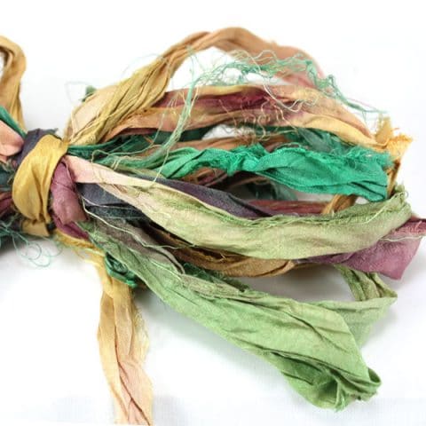 Ruban de soie de sari vert beige pour couture, artisanat, art textile, création de bijoux